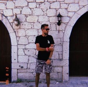 Meet your Posher, Emre